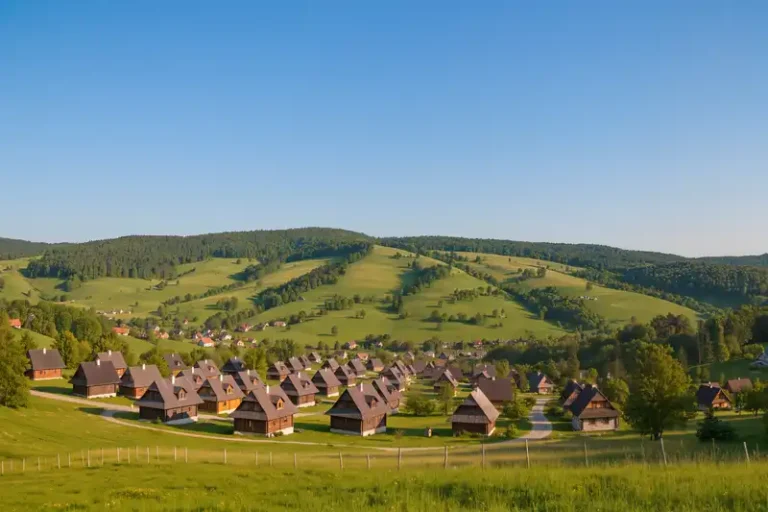 Klodzko 5 Kłodzko foothill skyline and chalets