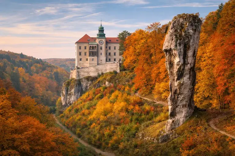 Krakow County 1 Pieskowa Skała Castle and the Club of Hercules rock formation in Krakow County, Poland.